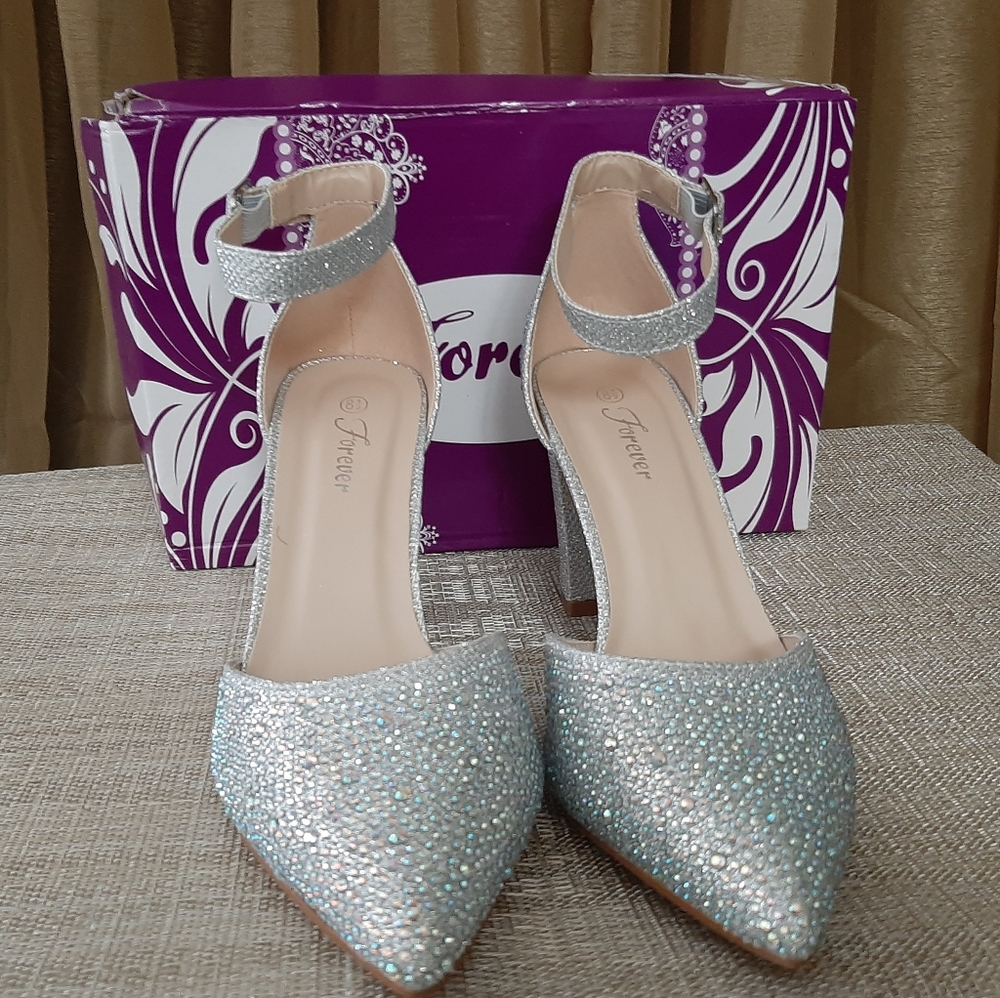 Shoes - Picture 4 of 5